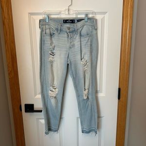 Women’s Hollister low rise boyfriend jeans. Size 3R